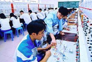 仰首高歌 俯身淘沙——訪珠海市斗門區(qū)第三中等職業(yè)學(xué)校校長黃華歡